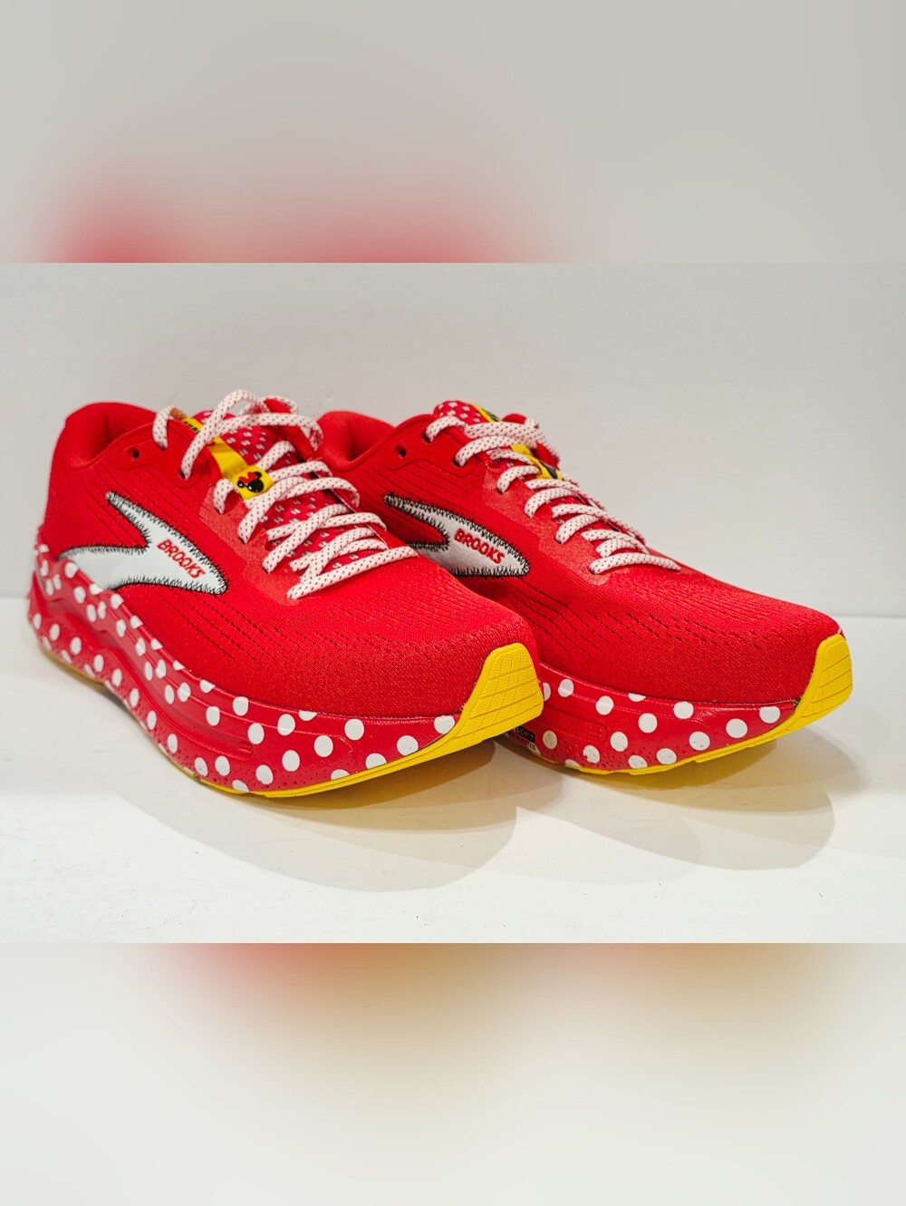 Brooks Ghost Max 2 MINNIE MOUSE RunDisney 2025 Red Polka Dot Men’s 8 Wide 2E New - Picture 3 of 16